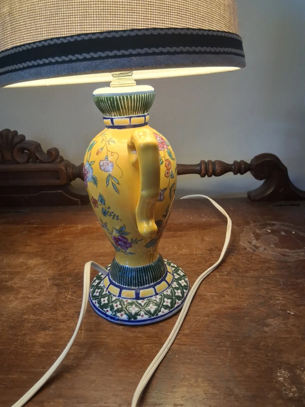 Vintage Chinese Vase/Urn Table Lamp